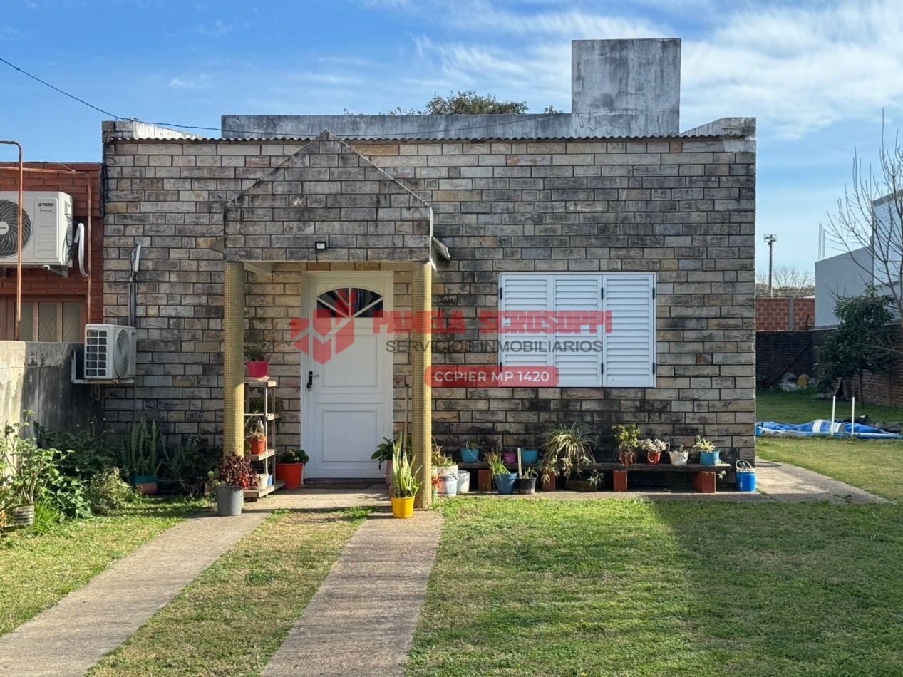 VENDO CASA CON AMPLIO TERRENO EN CALLE INDEPENDENCIA DE GENERAL RAMIREZ, ENTRE RIOS