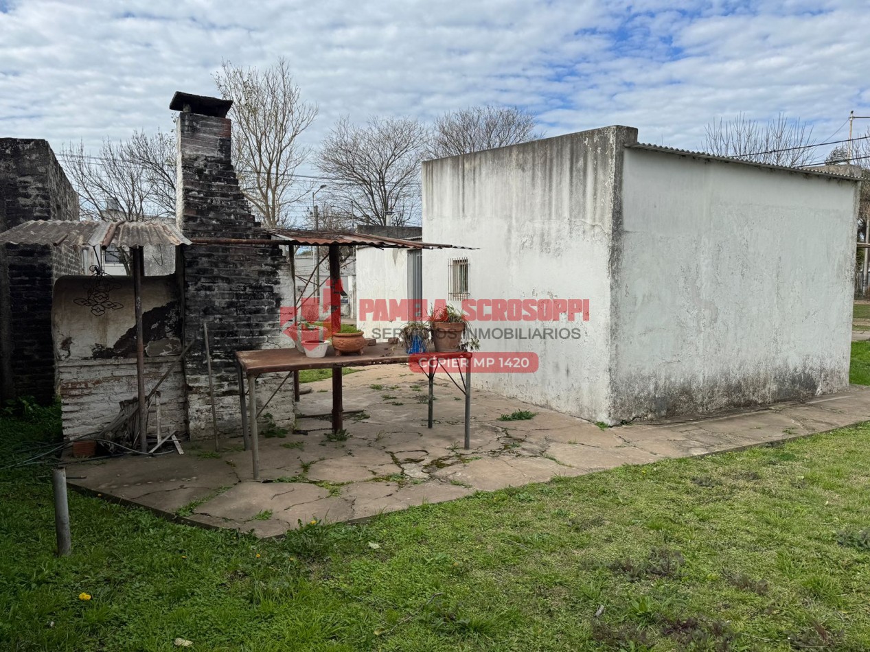 VENDO CASA EN CALLE FERREYRA Y TRIUNVIRATO DE GENERAL RAMIREZ, ENTRE RIOS