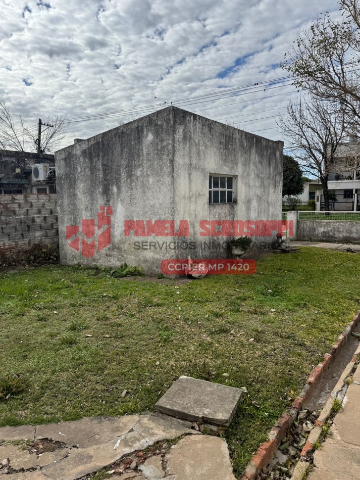 VENDO CASA EN CALLE FERREYRA Y TRIUNVIRATO DE GENERAL RAMIREZ, ENTRE RIOS