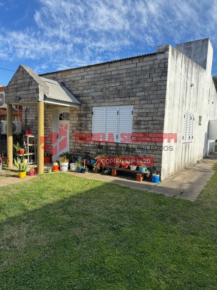 VENDO CASA CON AMPLIO TERRENO EN CALLE INDEPENDENCIA DE GENERAL RAMIREZ, ENTRE RIOS