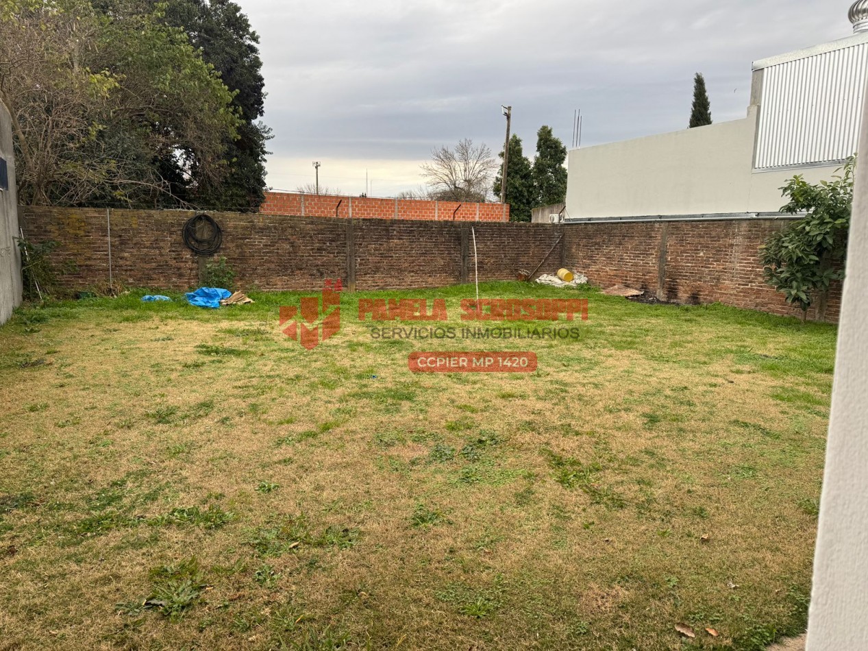 VENDO CASA CON AMPLIO TERRENO EN CALLE INDEPENDENCIA DE GENERAL RAMIREZ, ENTRE RIOS