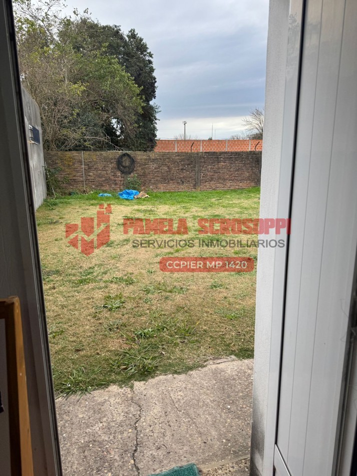 VENDO CASA CON AMPLIO TERRENO EN CALLE INDEPENDENCIA DE GENERAL RAMIREZ, ENTRE RIOS