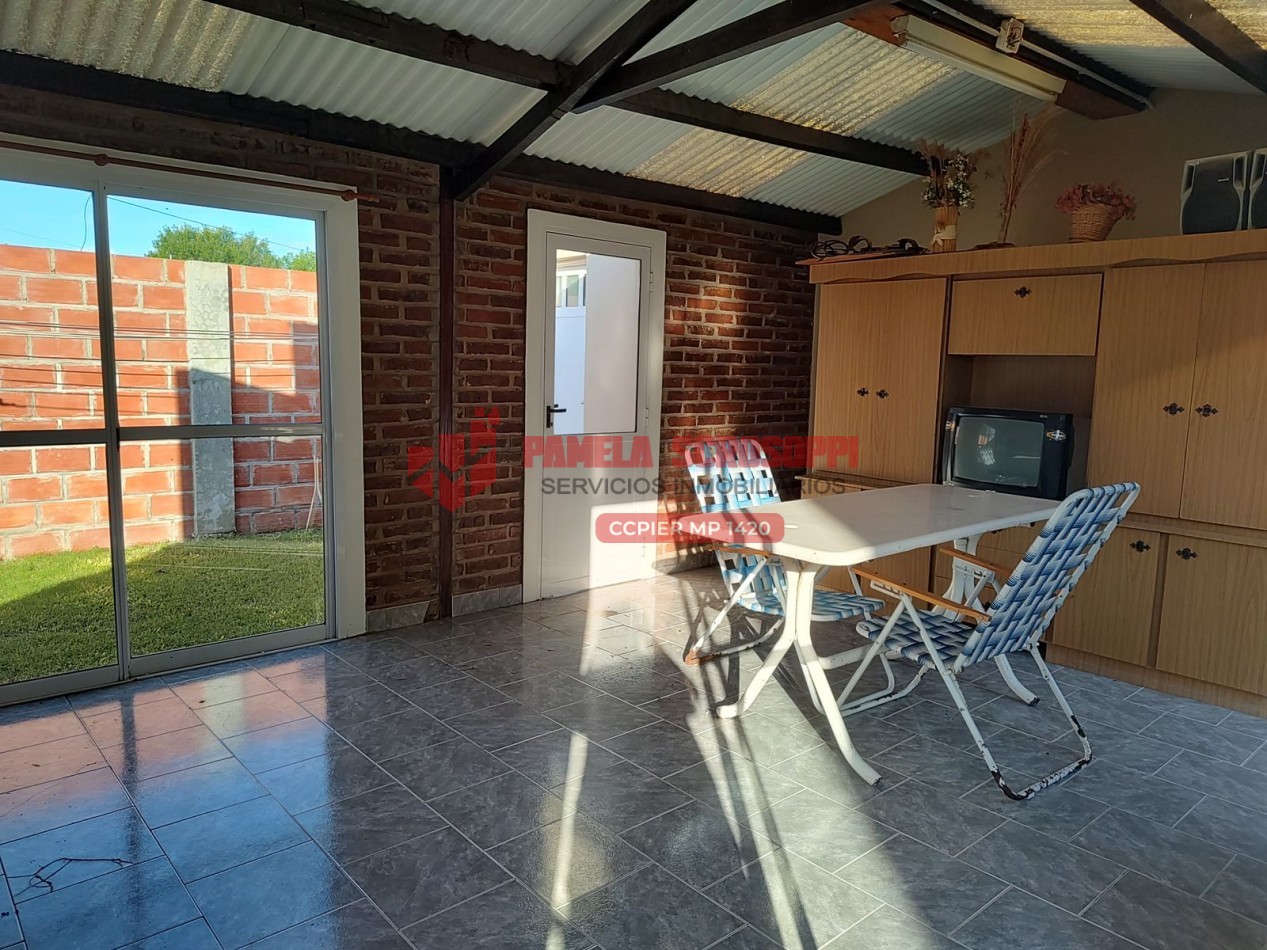 VENDO HERMOSA CASA DE DOS PLANTAS CON QUINCHO Y PILETA EN GENERAL RAMIREZ, ENTRE RIOS