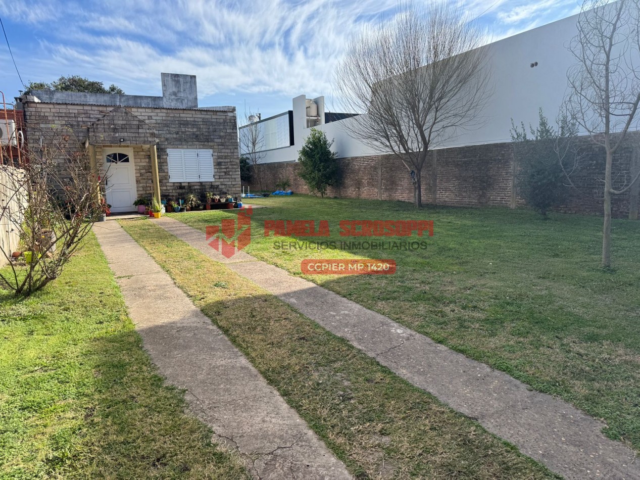 VENDO CASA CON AMPLIO TERRENO EN CALLE INDEPENDENCIA DE GENERAL RAMIREZ, ENTRE RIOS